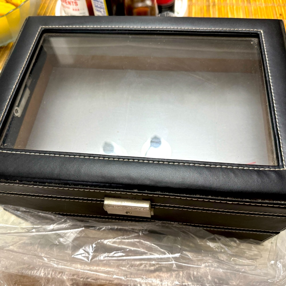 Leather jewelry box